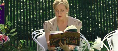 J.K. Rowling falsely accuses President Donald Trump - Image by Executive Office of the President via Wikimedia Commons