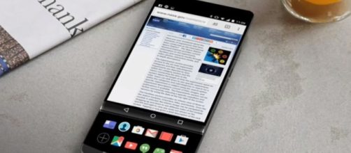 Take a look at the LG V30 OLED display [Image via TakeView/YouTube screencap]