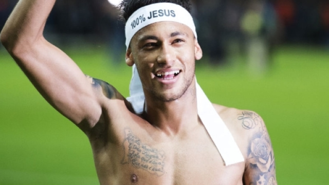 JO 2016 : L'&eacute;tonnant tatouage de Neymar - Closer - closermag.fr
