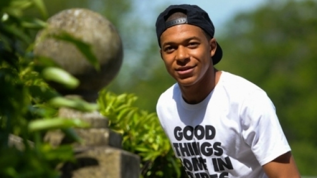 L'offre record du monde du PSG pour Mbapp&eacute; ! - football.fr