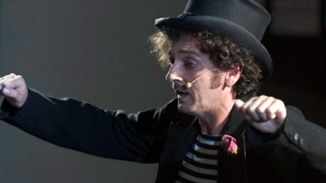 Vincenzo Azzurro ferito a coltellate.