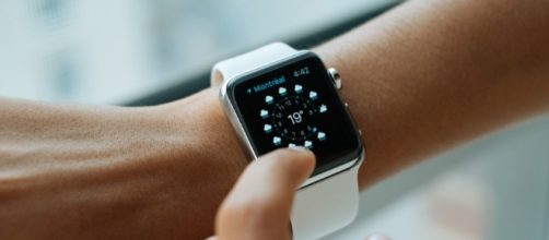 Apple Watch LTE on the way Image creatve commons https://upload.wikimedia.org/wikipedia/commons/9/92/Apple_Watch-.jpg