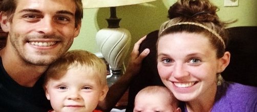 'Counting On' stars Derick Dillard and Jill Duggar with their kids Israel and Samuel / Photo via Jill Duggar , Instagram