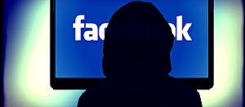 People derive pleasure from using Facebook/ https://pixabay.com/en/facebook-social-networking-networks-257829/