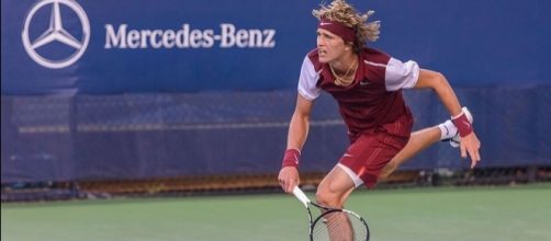 Zverev serving / Steven Pisano, https://commons.wikimedia.org/