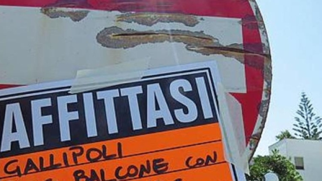 A Gallipoli si affittano anche i balconi: un posto letto su un terrazzo costa 10 euro a notte - Foto: Facebook.