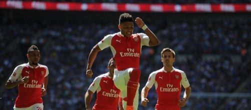 Arsenal 1-0 Chelsea: Alex Oxlade-Chamberlain fires Gunners to ... - dailymail.co.uk