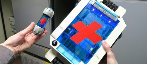 'Overwatch medkits made out of LEGO. [Image via YouTube/ZaziNombies LEGO Creations]