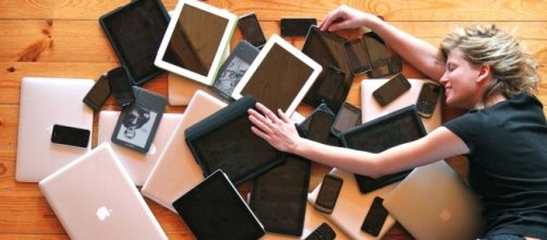 Technology addiction illustration via Flickr