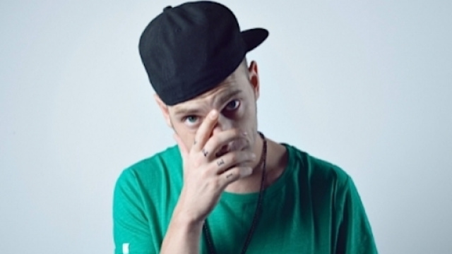 Clementino, campione di freestyle, &egrave; uno dei rapper pi&ugrave; noti d'Italia.