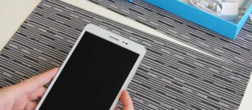 Honor GB2-UO1,&rsquo; is going to be built using metal. Image - Здесь будет название канала/YouTube