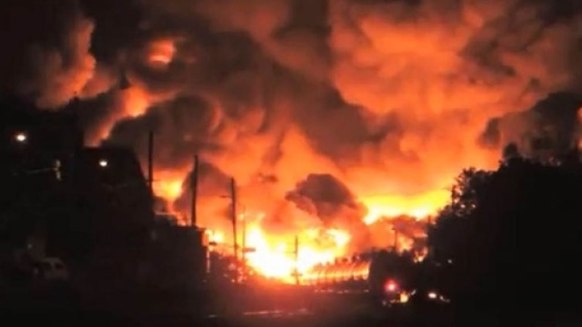 Alieni, UFO precipita dal cielo: ecco il video - educatinghumanity.com