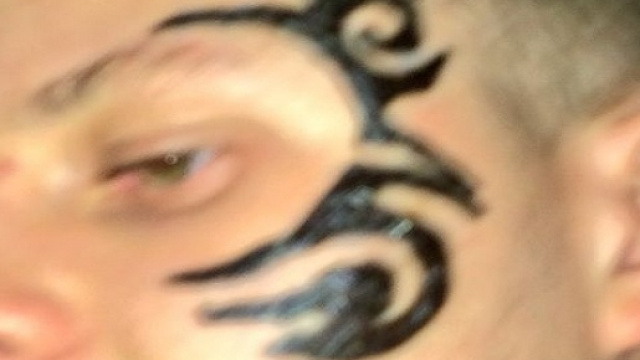 Tatuaggi temporanei, la disavventura di un ragazzo di Cardiff