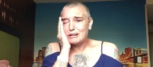 Sinead O' Connor devastada (Foto: Facebook)