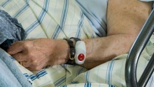 Anziana aggredita in ospedale da uno sconosciuto.