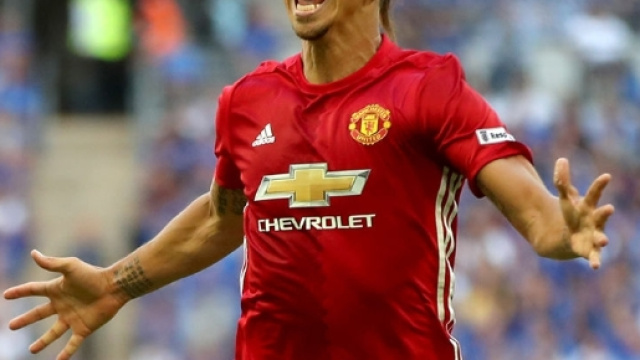 Zlatan Ibrahimovic : ses crampons de buteur vendus 22 000 euros ... - public.fr