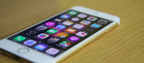 Analyst Ming-Chi Kuo's Apple iPhone 8 predictions have brought smiles on fans' faces. (via pixabay)