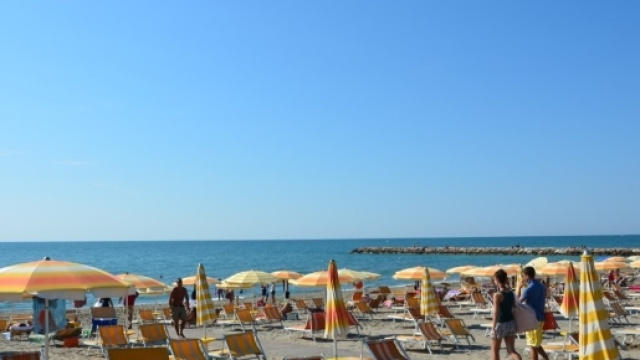 Accedere al bagnasciuga &egrave; sempre consentito, anche a chi non ha prenotato in uno stabilimento balneare