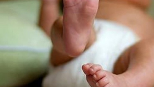 Alessandro primo neonato abbandonato in un aculla termica.