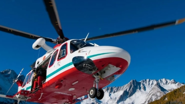 Danno l'allarme poi raggiungo il rifugio, li cercano fino all'alba
