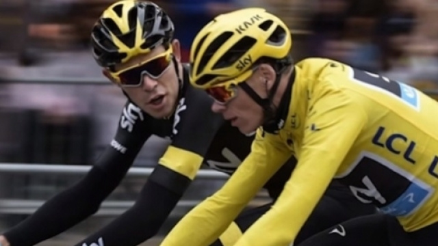 Luke Rowe con il capitano Chris Froome