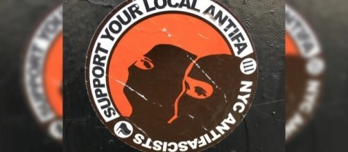 Antifa stickers recruiting supporters. / [Image by Oinonio via Flickr, CC BY-SA 2.0]