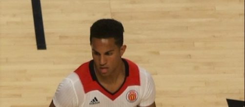 Frank has feet problems, many of them. Tony The Tiger via Wikimedia Commons