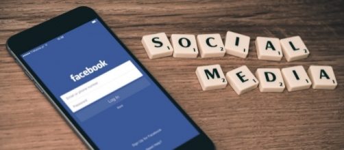 No ads for those Pages on Facebook which share false news / Photo via Hamza Butt, Flickr