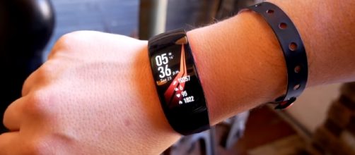 Samsung Gear Fit 2 Pro - YouTube/Pocketnow Channel