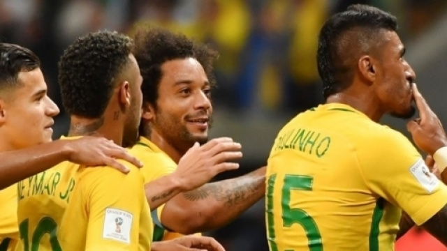 I giocatori del Brasile festeggiano l'ennesima vittoria del loro trionfale cammino verso Russia 2018