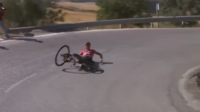 La seconda caduta di Chris Froome