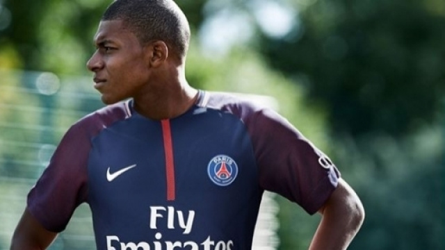 Mbapp&eacute; a enfin sign&eacute; au PSG au plus grand bonheur de tous ! La MCN est n&eacute;e !