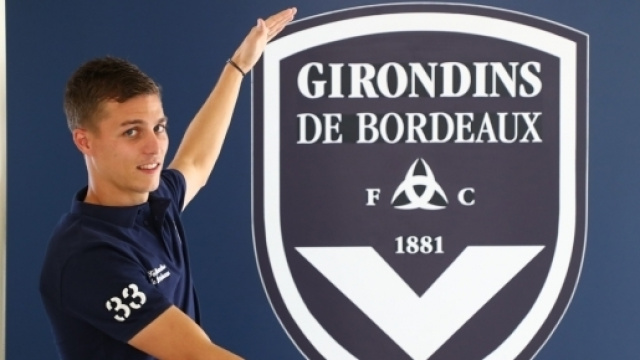 Nicolas de Pr&eacute;ville portera le maillot Marine et Blanc pour la saison 2017/2018