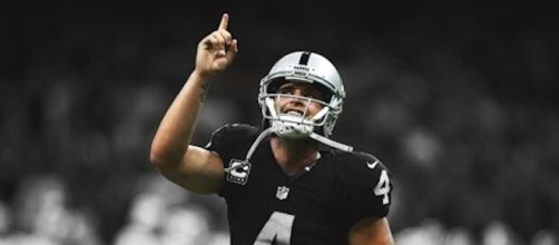 Derek Carr led the Raiders to a 10-point win over the Tennessee Titans on Sunday for Week 1. [Image via NFL/YouTube]