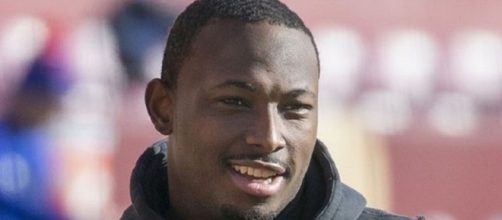 LeSean McCoy bursts through Jets' defense for huge rushing day. Photo Credit: Keith Allison, Wikimedia Commons