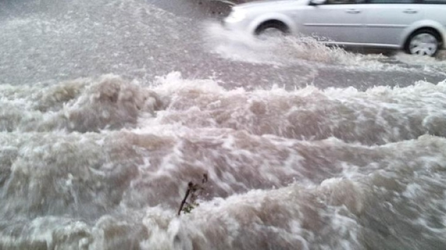 Allerta maltempo per altre 18-24 ore: a rischio fascia tirrenica