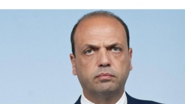 In alto il Ministro degli Ester italiano Angelino Alfano, in basso quello egiziano, Sameh Shoukry