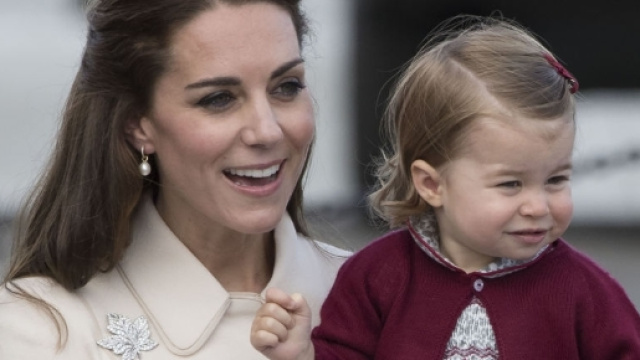 Kate Middleton con la figlioletta Charlotte, due anni