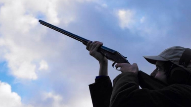 L'immagine comparsa sulla pagina Facebook 'spara all'uragano Irma' che ha mobilitato 50 mila e passa utenti.