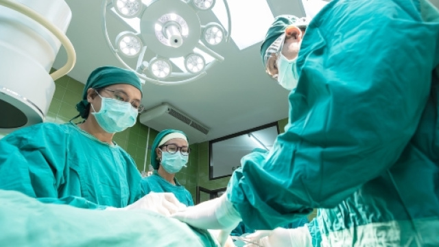 Sacha de Secret Story 8 subit une p&eacute;noplastie et assume sous les cam&eacute;ras de Jeremstar.