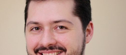 Atila Iamarino mata a cobra e mostra o pau no canal ''Nerdologia''