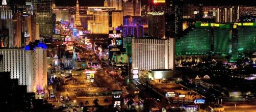 Vegas likes cash. LasVegasLover via Wikimedia Commons