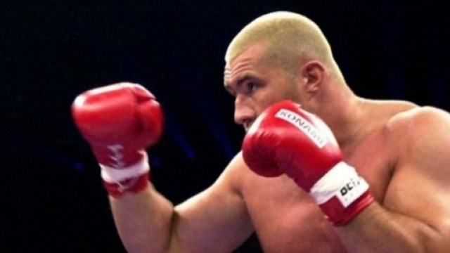 A Annecy, un champion du monde de kick-boxing sauve un chauffard d ... - bfmtv.com