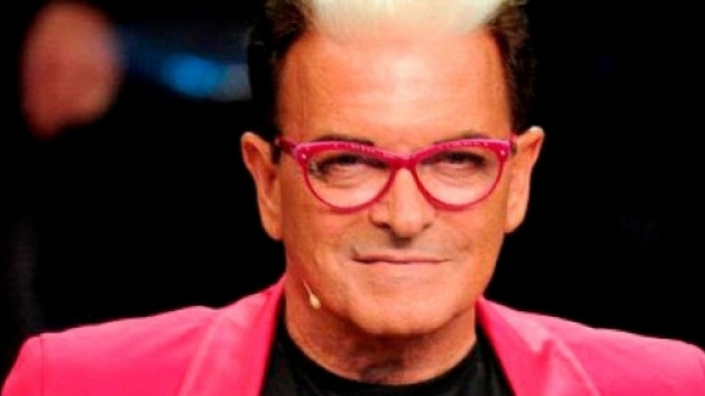Cristiano Malgioglio si lamenta durante il debutto al Grande Fratello Vip