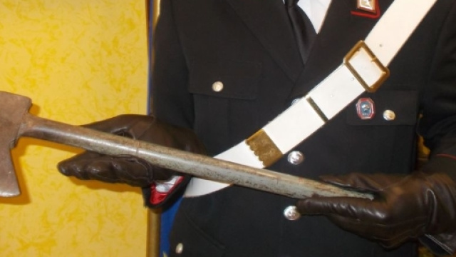 Impiegato Caf ucciso probabilmente con un'ascia.