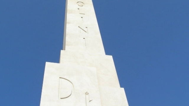 Roma, scritta 'Mussolini Dux' sull'obelisco va eliminata: proposta di Fiano