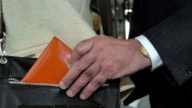 Torino, 66enne con distrofia muscolare sventa un tentativo di rapina.