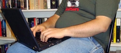 Extended sedentary positions ca cause early deaths. (Image by 55158656@N06/Wikimedia Commons)