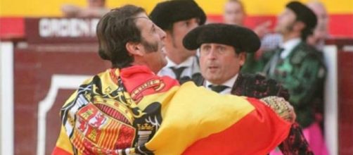 Padilla desata la pol&eacute;mica tras lucir una bandera franquista en ... - marca.com
