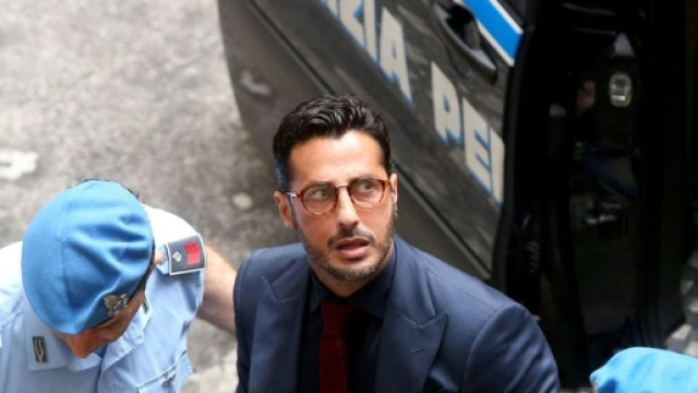 Corona resta in carcere": l'ex paparazzo inizia lo sciopero della fame - infocatania.com